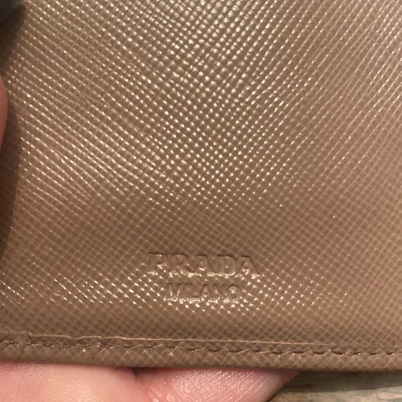 💯 AUTH. Prada beige small zippy wallet - Picture 8 of 14